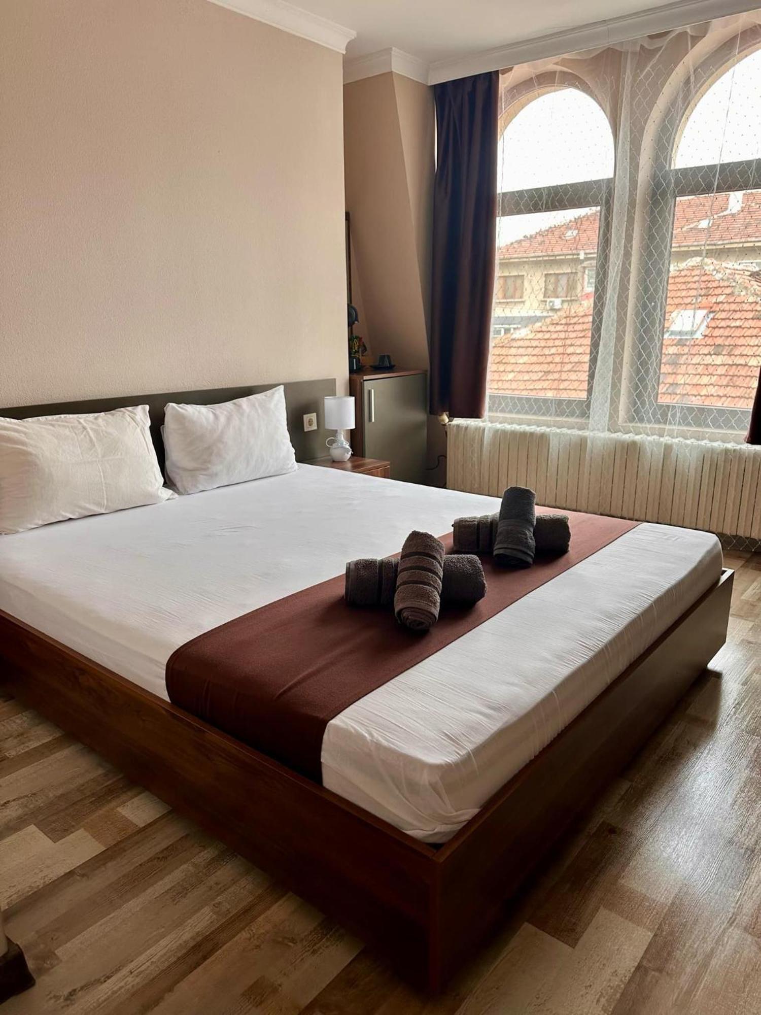 Hotel Oppium Restaurant & Garden Русе Экстерьер фото
