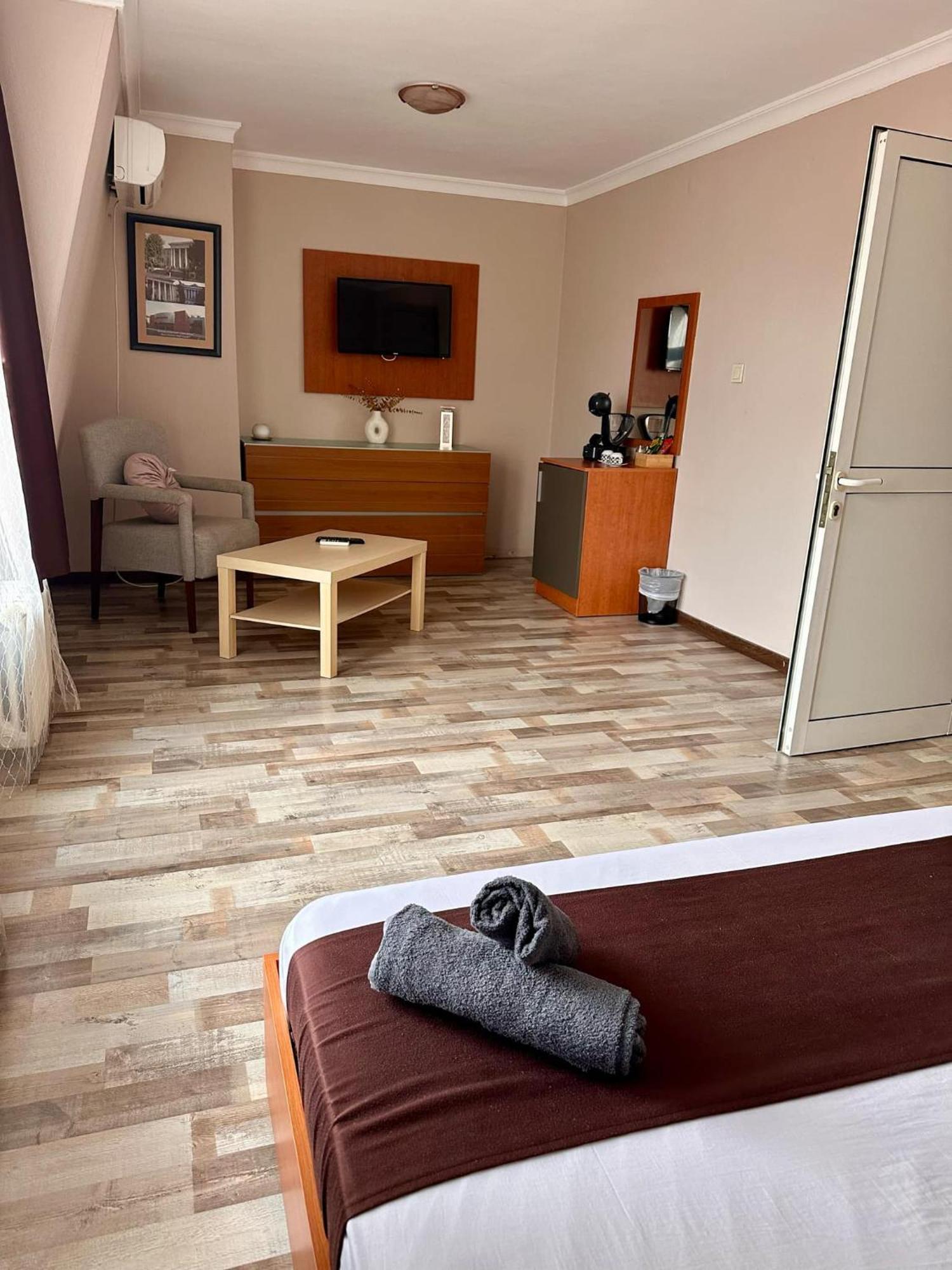Hotel Oppium Restaurant & Garden Русе Экстерьер фото