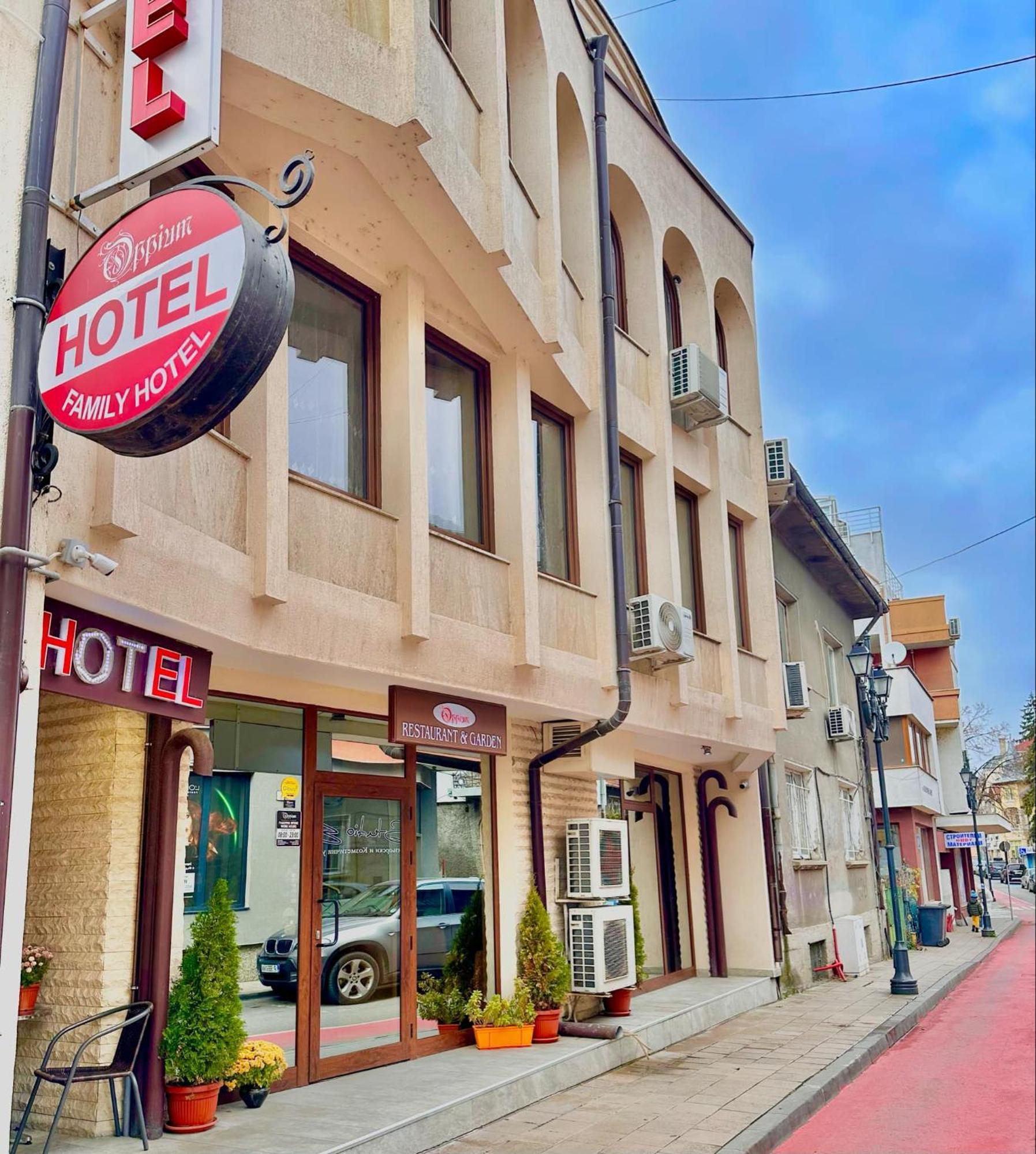 Hotel Oppium Restaurant & Garden Русе Экстерьер фото