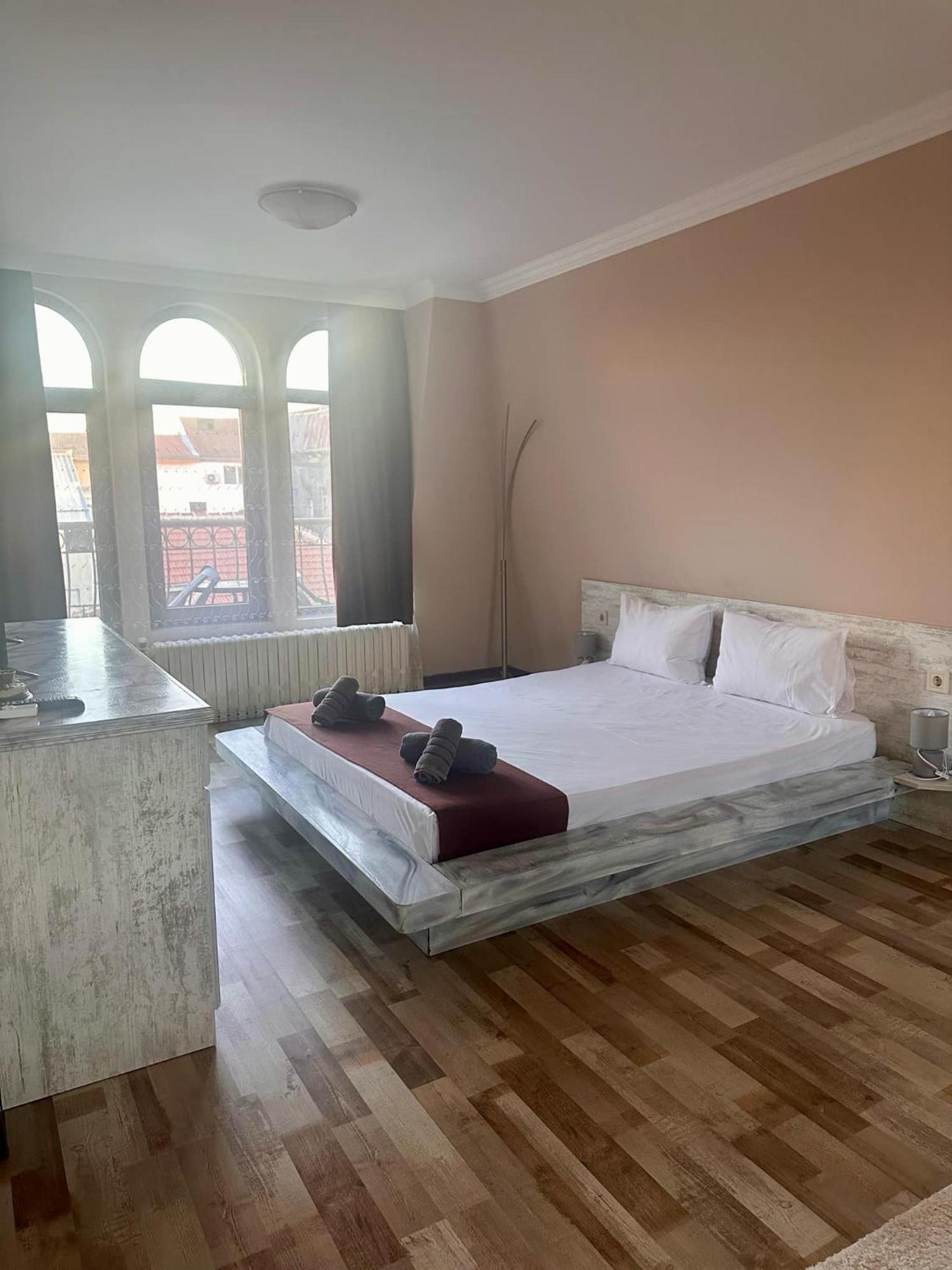 Hotel Oppium Restaurant & Garden Русе Экстерьер фото