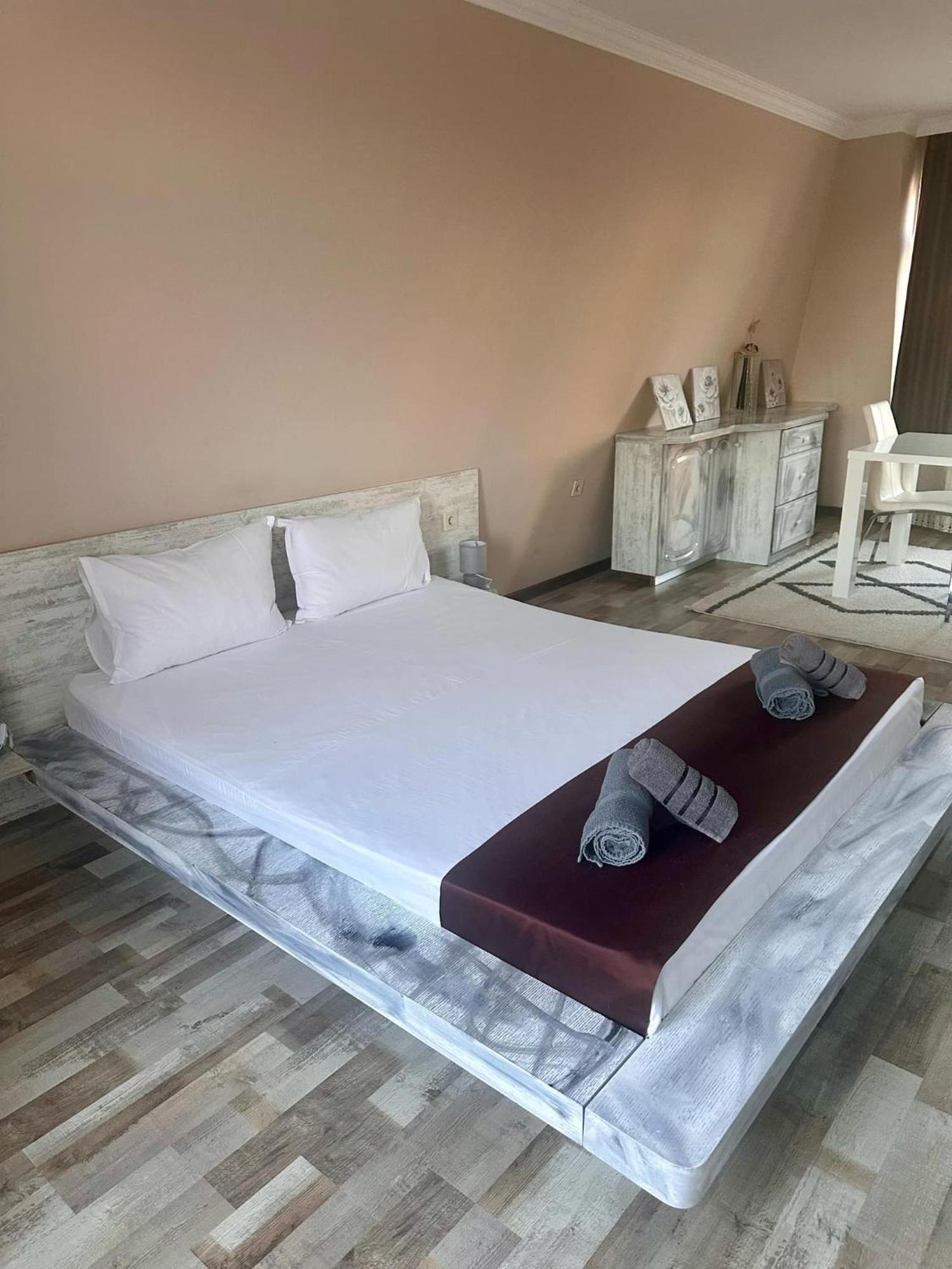 Hotel Oppium Restaurant & Garden Русе Экстерьер фото