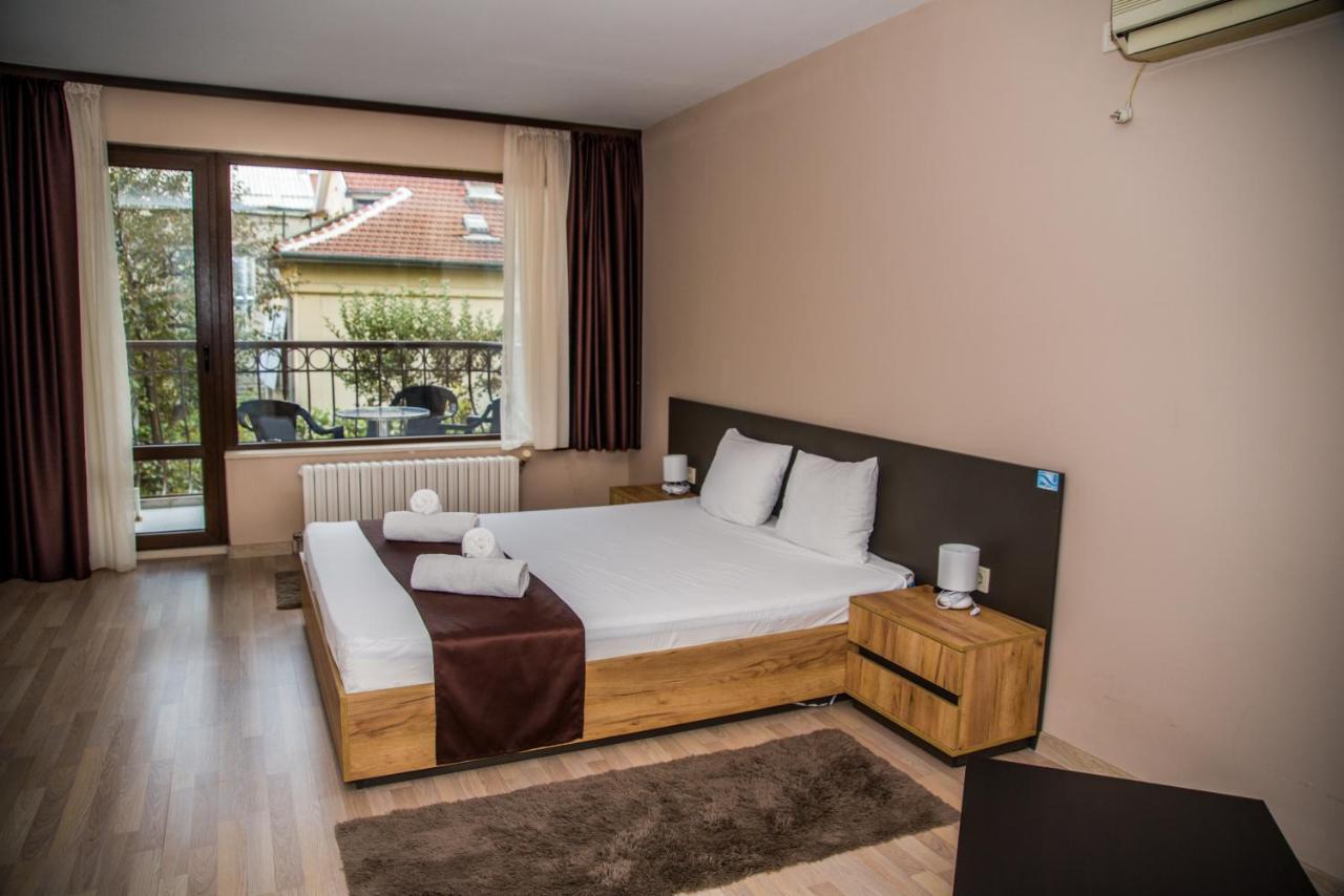 Hotel Oppium Restaurant & Garden Русе Экстерьер фото